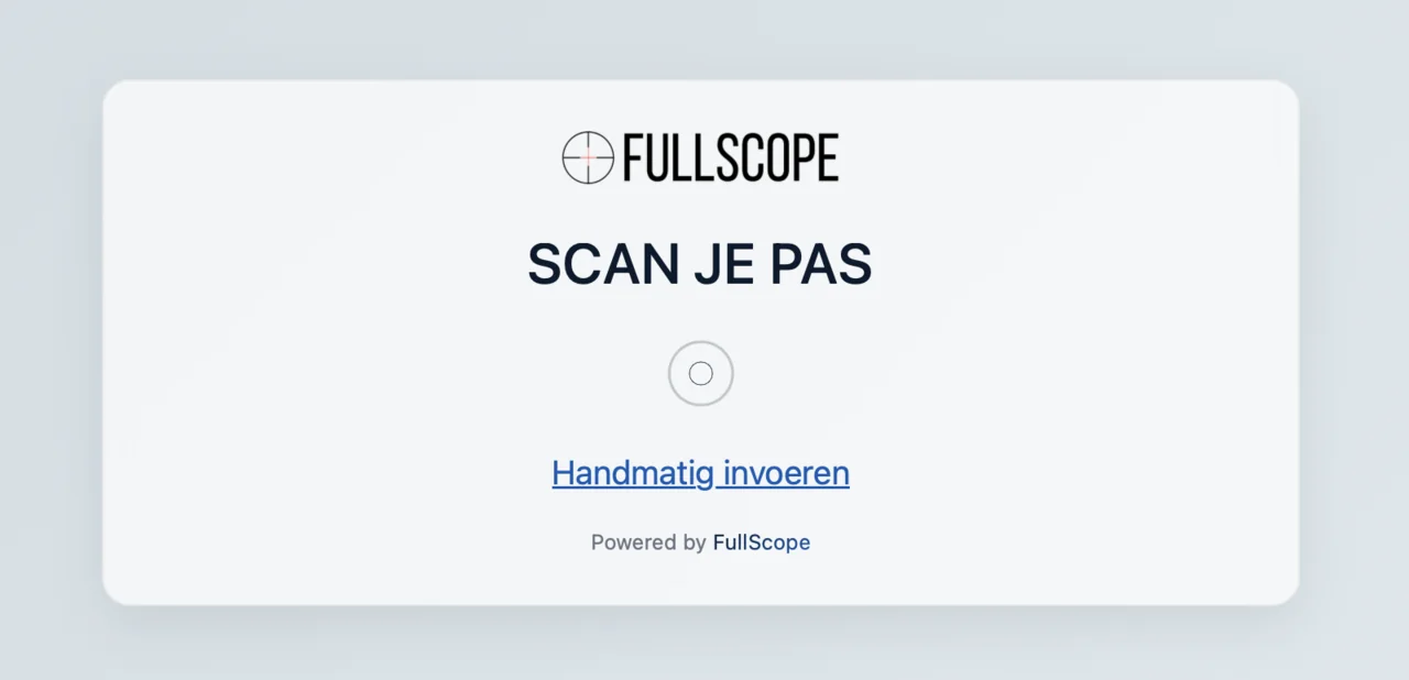 De kiosk van FullScope met de tekst Scan je pas en de optie Handmatig invoeren